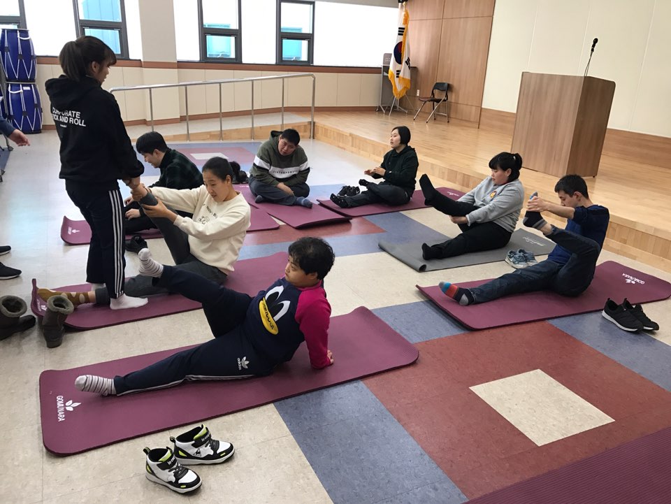 생활체육_근력운동을 실시하는 모습