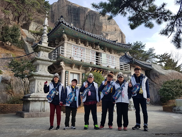 북구 만덕에 위치한 세계적 여행잡지 론리플래닛에서 아시아 비경으로 선정된  병풍암 석불사 관람(2019.12.13)