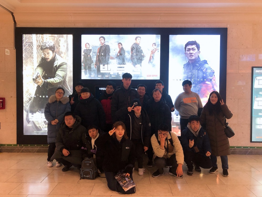 영화관에서 찍은 기념사진